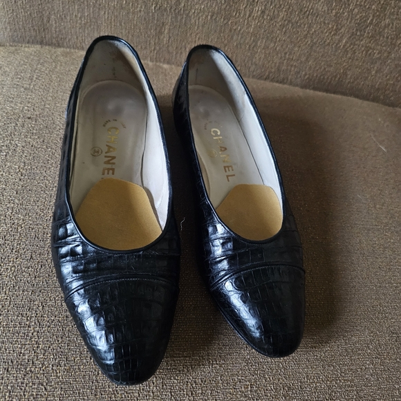 Chanel Vintage Alligator Pumps Size 37 - Picture 2 of 11